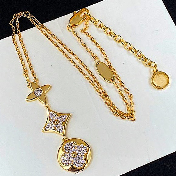 Silver Flour Leaf Clover Cubic Zircon Necklace - Picture 4 of 6